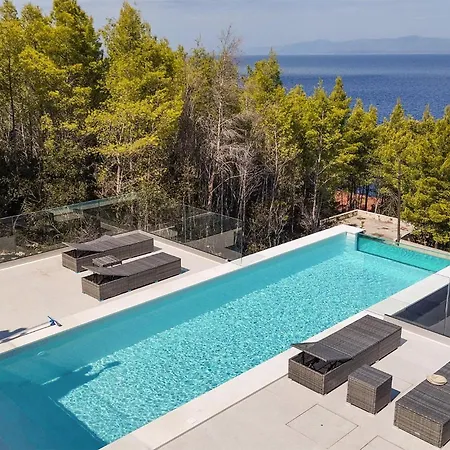 In With Outdoor Swimming Pool 4*