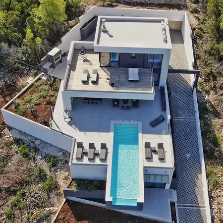 Hotel In With Outdoor Swimming Pool 4*